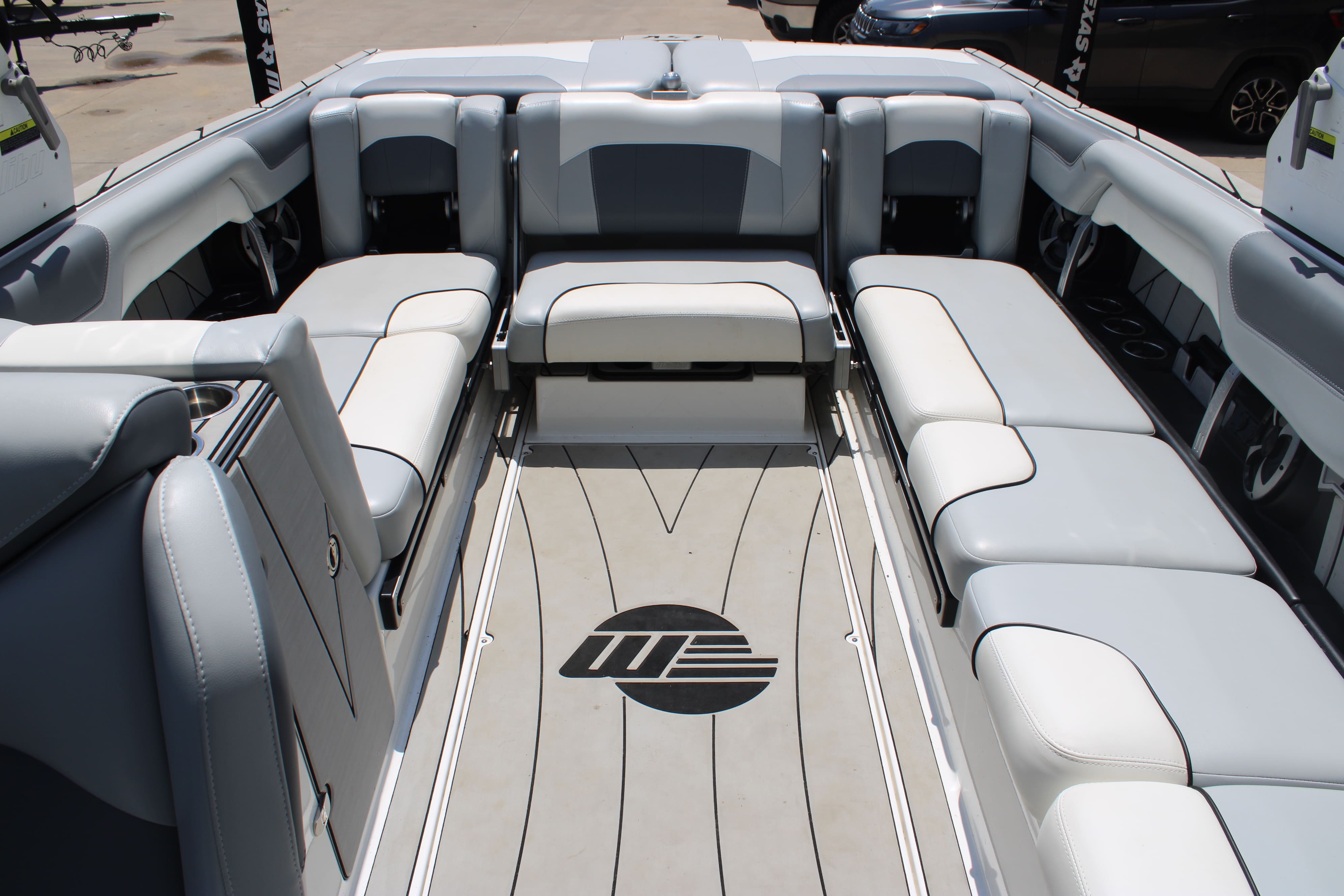 2020 Malibu 25 LSV Icon